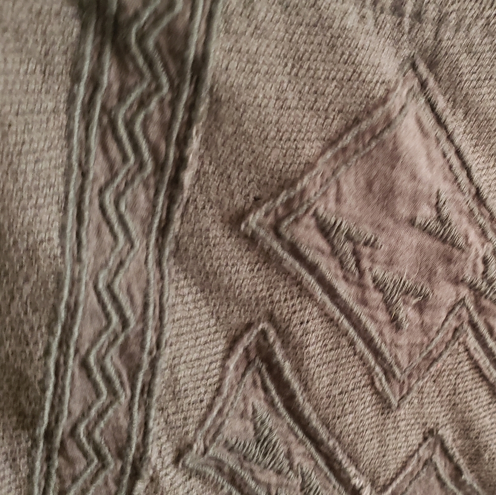 Embroidered Pattern Mesh Top - Picture 3 of 5